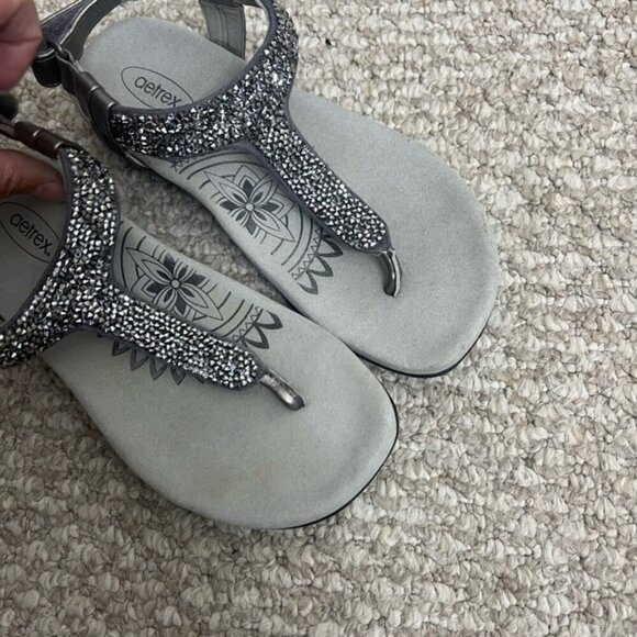 Aetrex® Lindsey Embellished Arch Support Memory Foam Sandal silver gray size 5 - Picture 4 of 11